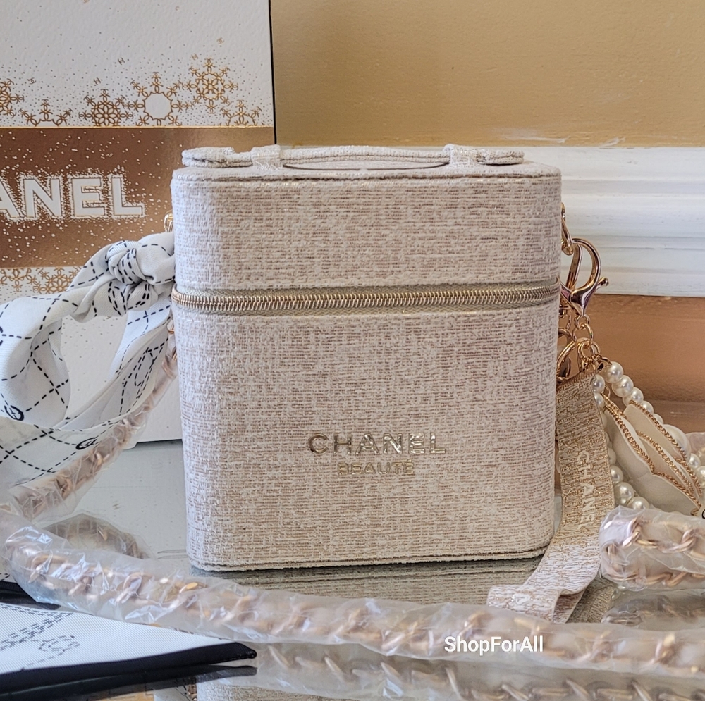 Chanel - Picture 14 of 16